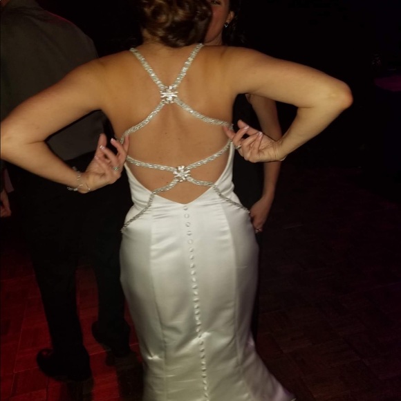 Henry Roth wedding dress - Picture 4 of 12